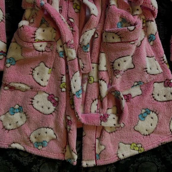 Hello Kitty Robe - Picture 2 of 5